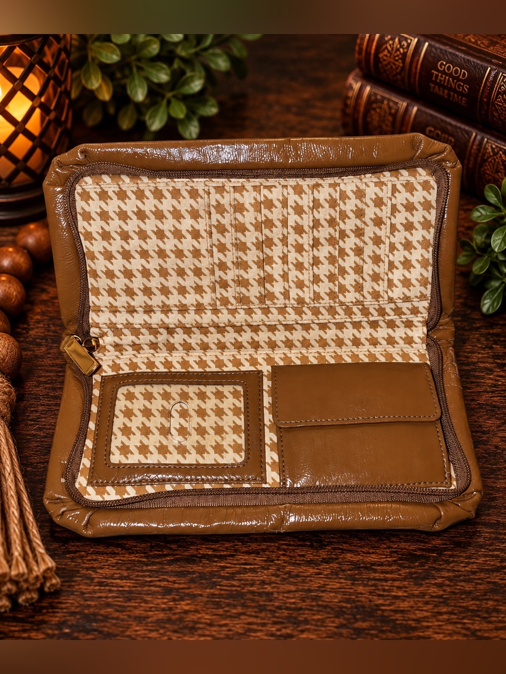 🤎 Hobo International Tan/Cognac Patent Leather Zip-Around Organizer Wallet